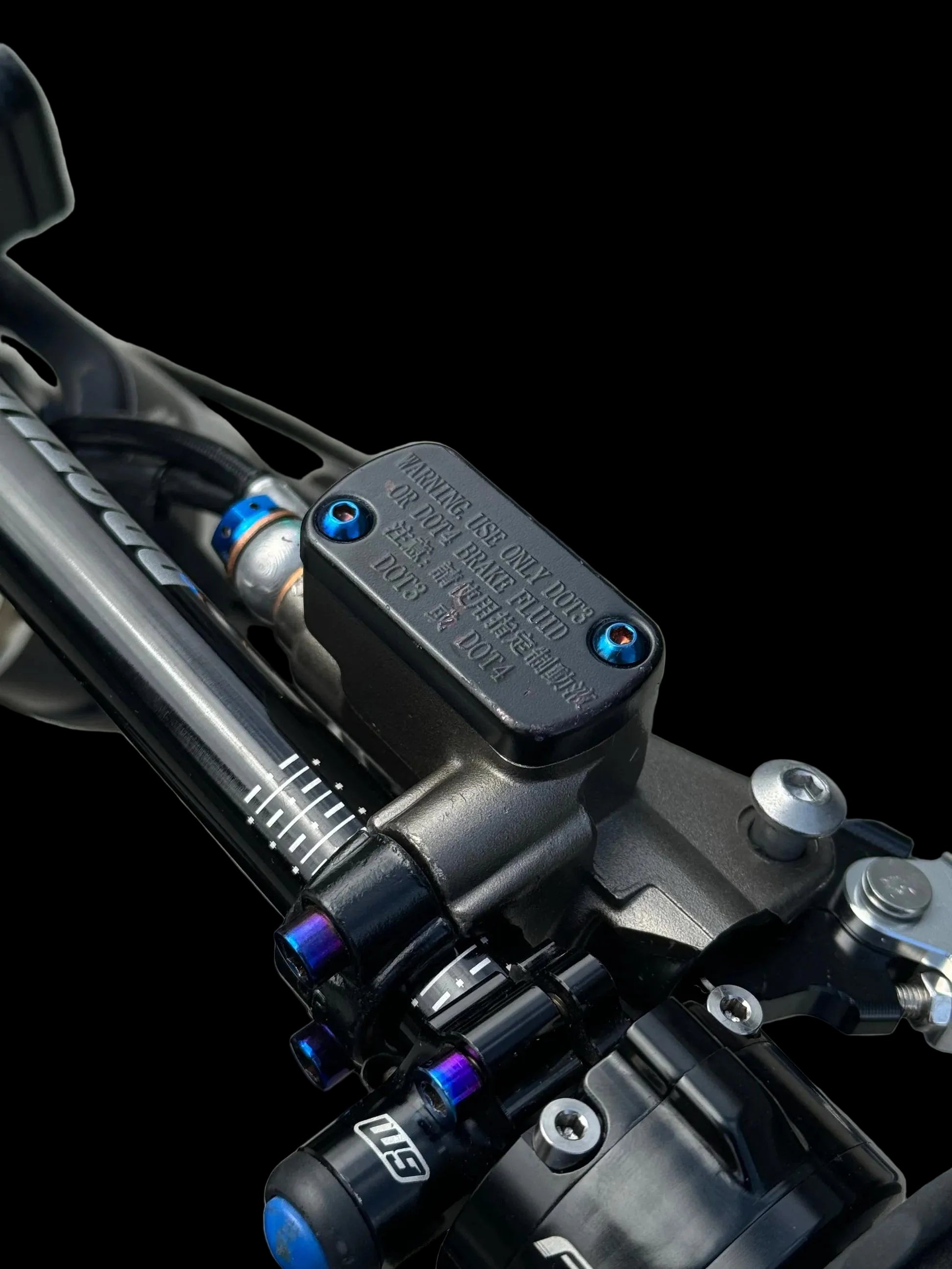 TITANIUM ULTRA BEE BRAKE RESERVOIR BOLT